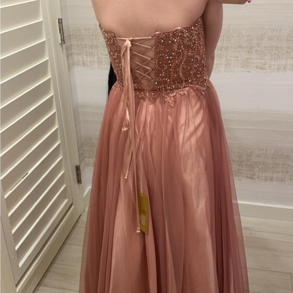 PROM/WOMENS FORMAL DRESS - Picture 6 of 7
